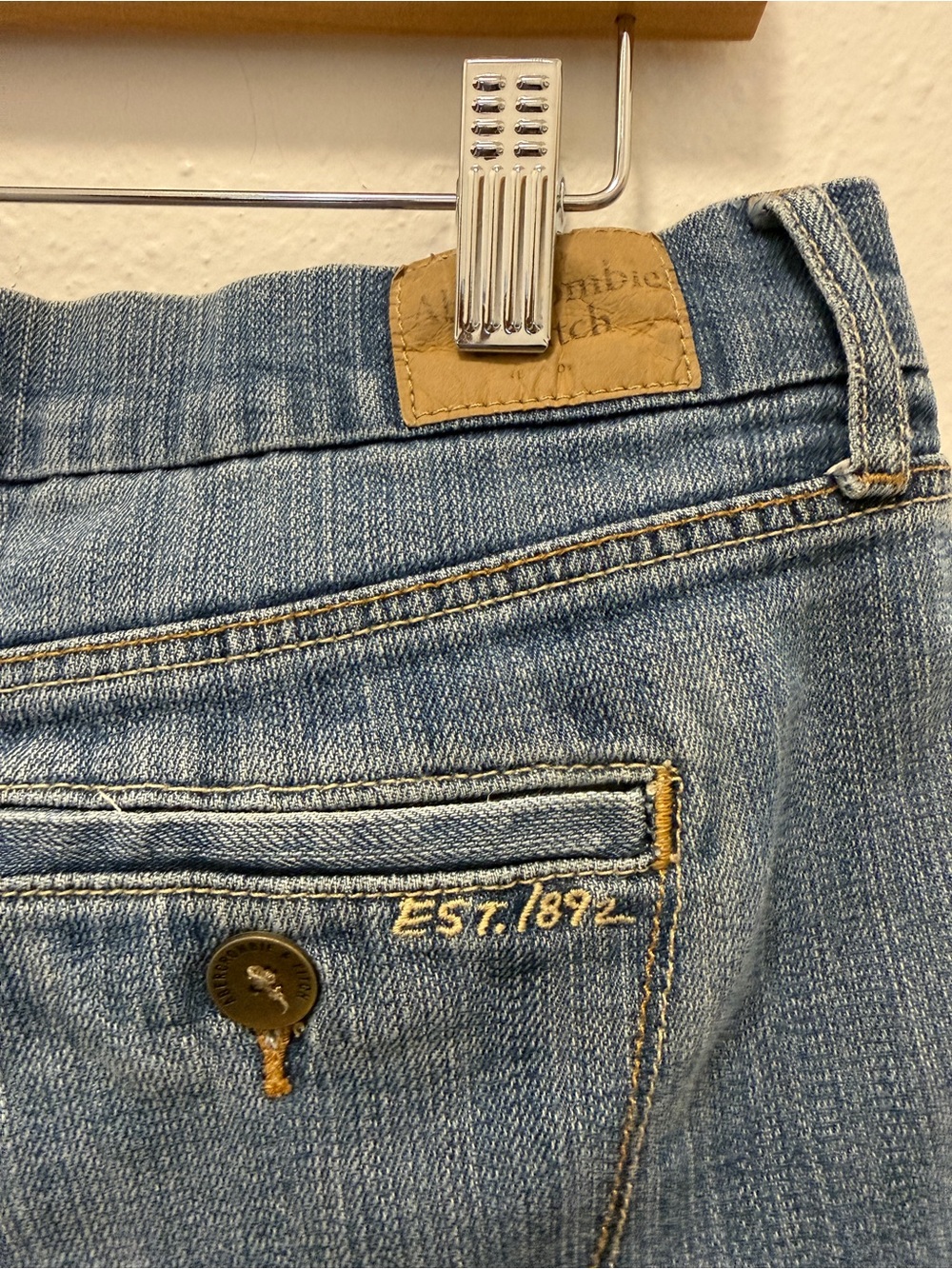 Vintage Y2K Abercrombie & Fitch Low Rise Booty Butt Jean Shorts Size 6 - Picture 5 of 9